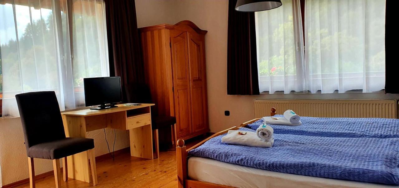 Hotel Gruener Baum Neckargerach Exteriér fotografie